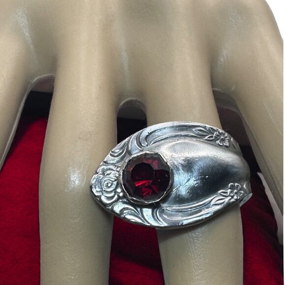 Antique Reed & Barton Stainless Steel Rose Spoon Ring With Red Crystal  Size 7.5 - Picture 6 of 11